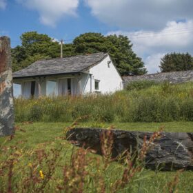 Tregulland Cottage and Barn - kate & tom's Large Holiday Homes