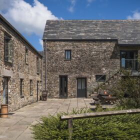 Tregulland Cottage and Barn - kate & tom's Large Holiday Homes