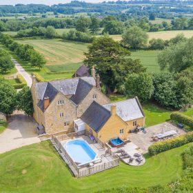 Wellacres House - kate & tom's Large Holiday Homes