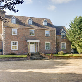 Lambourn House - kate & tom's Large Holiday Homes