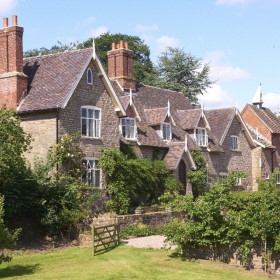  Extraordinary Houses - kate & tom's Large Holiday Homes