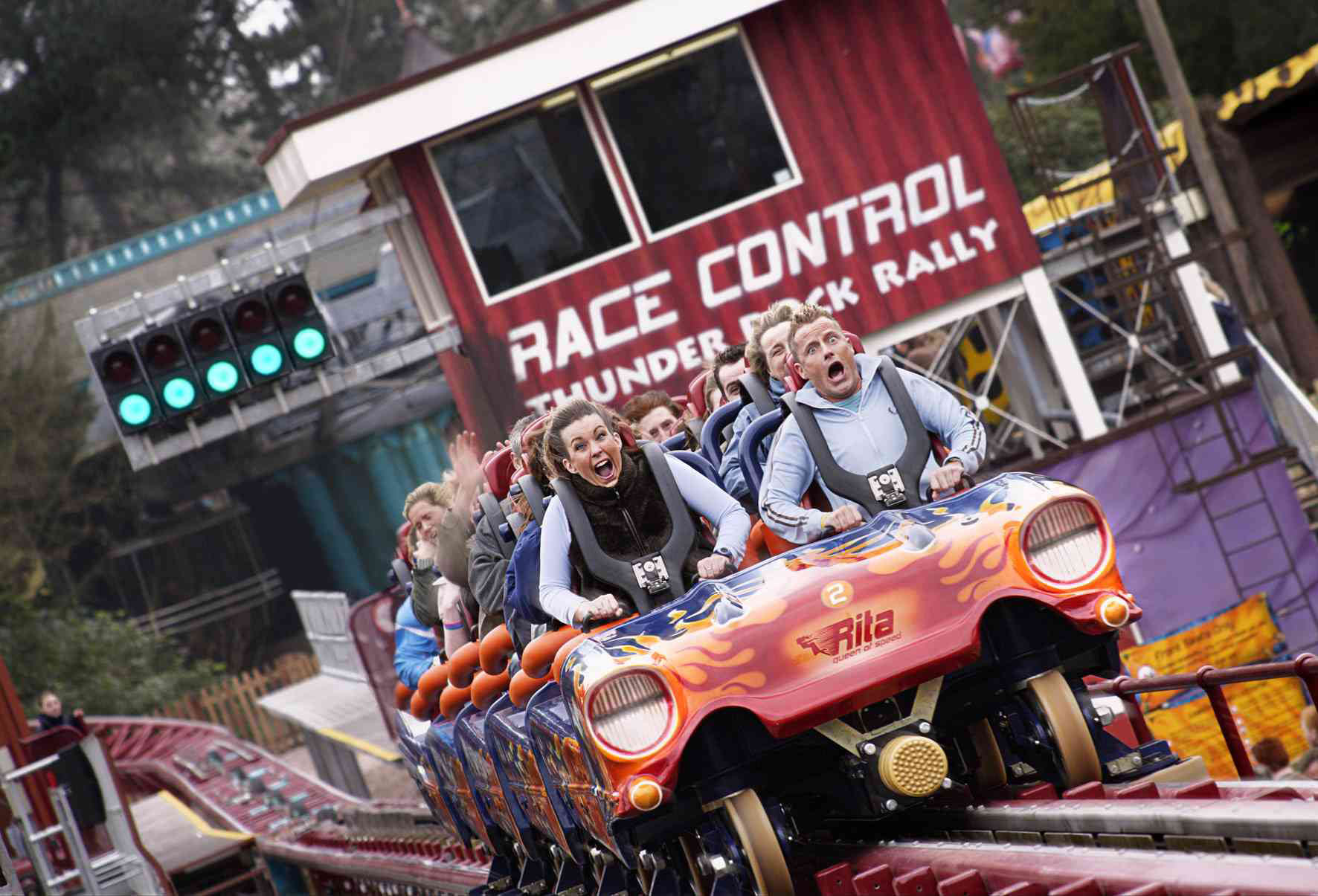 Скорость развлечения. Alton Towers Rita Queen of Speed. Alton Towers парк развлечений. Rita Queen of Speed аттракцион. Air аттракцион в Alton Towers.