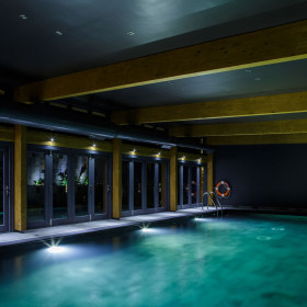  Extraordinary Houses - kate & tom's Large Holiday Homes