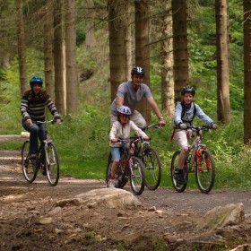 Family bike ride - kate & tom's Large Holiday Homes