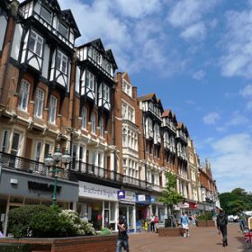  Holiday Cottages in Bournemouth - kate & tom's Large Holiday Homes