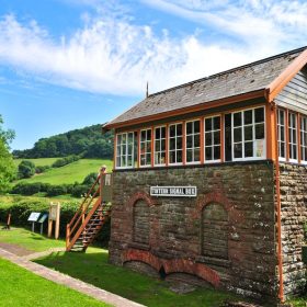  Beachley House - kate & tom's Large Holiday Homes