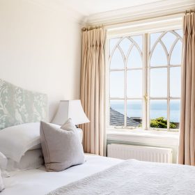 The Castle on the Coast Bedroom - kate & tom's Large Holiday Homes