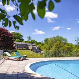 Barcroft Estate Pool - kate & tom's Large Holiday Homes