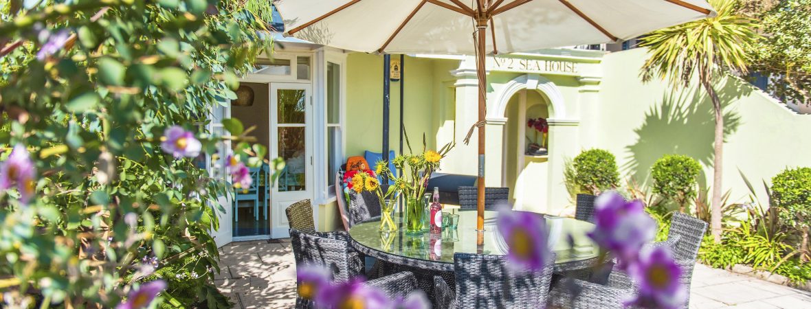 Beachfront House - kate & tom's Large Holiday Homes