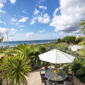  Beachfront House - kate & tom's Large Holiday Homes
