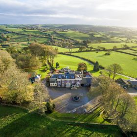 Ludbrook Manor - kate & tom's Large Holiday Homes