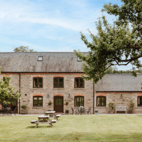 The Stables & Granary - kate & tom's Large Holiday Homes