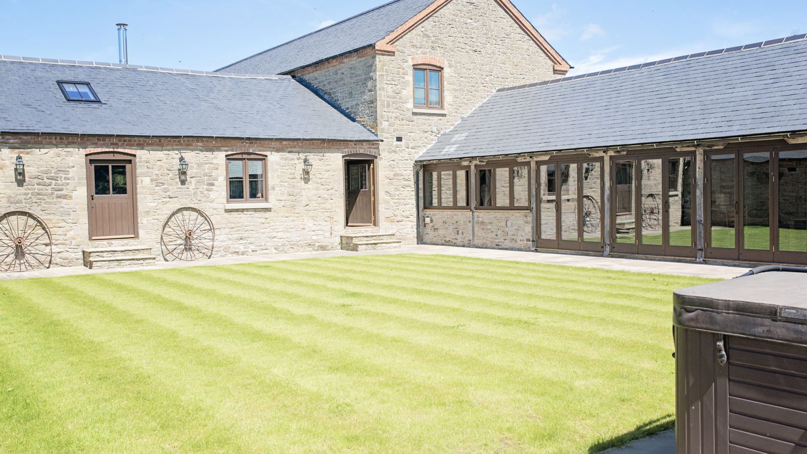  The Old Mill, Hayloft and Byre - kate & tom's Large Holiday Homes