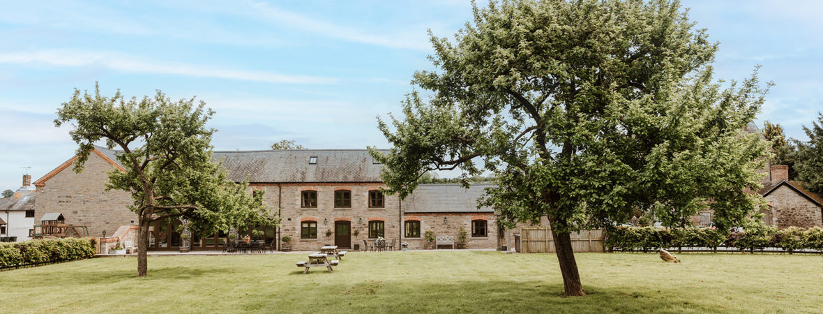 The Stables & Granary - kate & tom's Large Holiday Homes