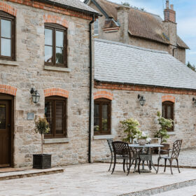 The Stables & Granary - kate & tom's Large Holiday Homes