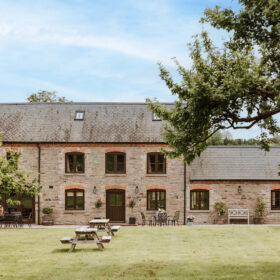 The Stables & Granary - kate & tom's Large Holiday Homes