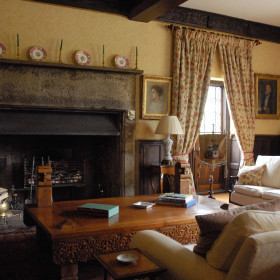 The Jacobean Hall - kate & tom's Large Holiday Homes