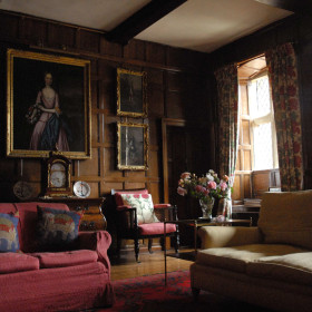 The Jacobean Hall - kate & tom's Large Holiday Homes