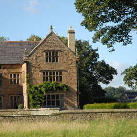 The Jacobean Hall - kate & tom's Large Holiday Homes