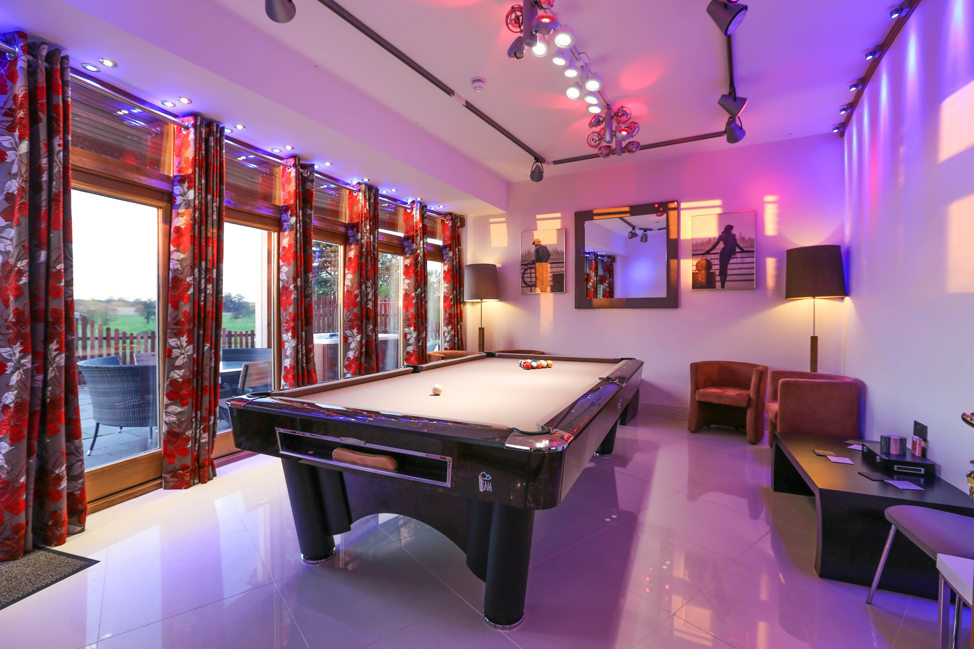 The Curved House Rental in Lincolnshire kate & tom's