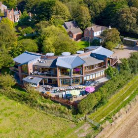 The Curved House - kate & tom's Large Holiday Homes