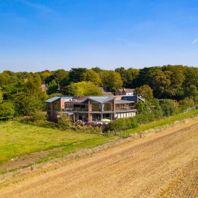 The Curved House - kate & tom's Large Holiday Homes