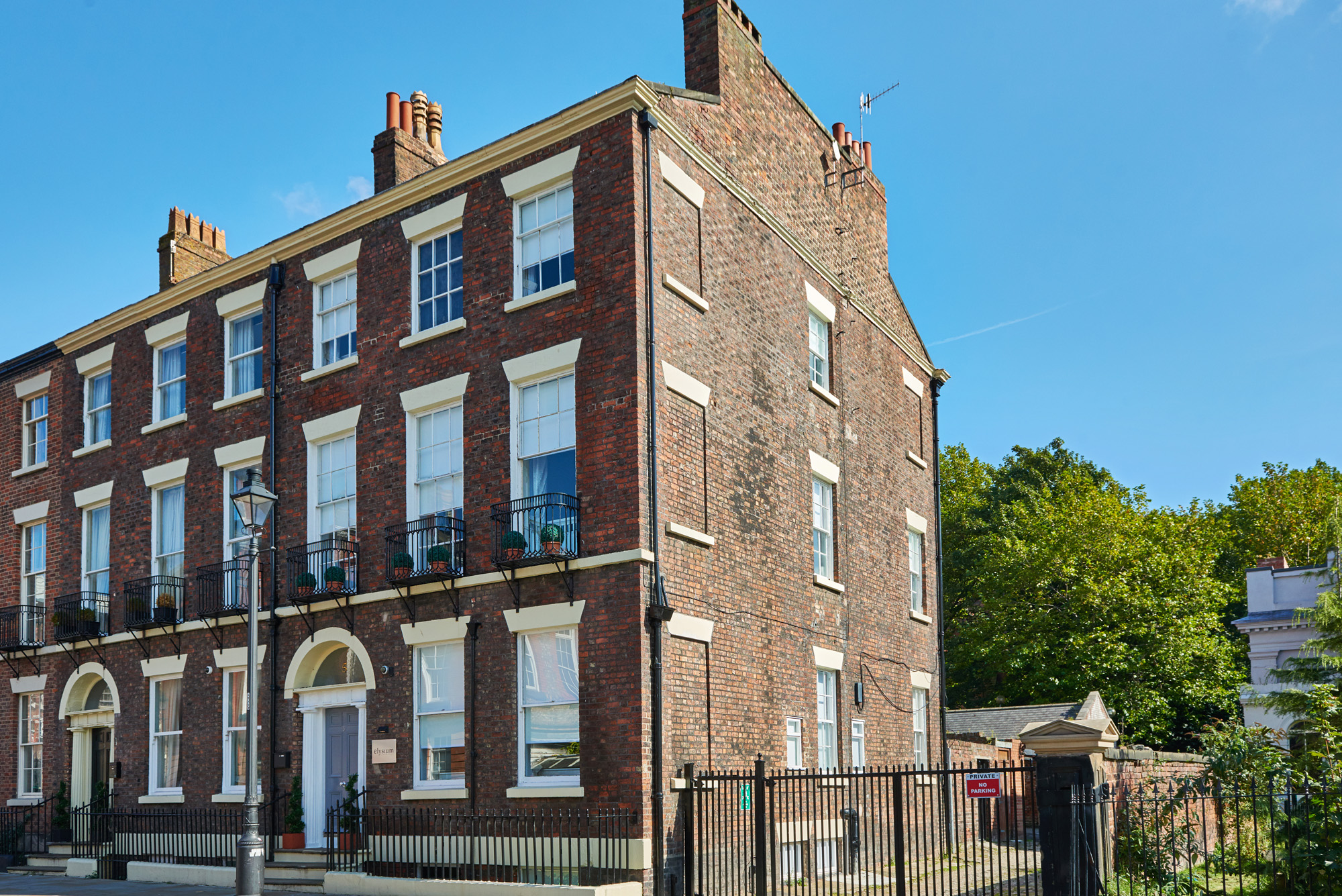 Delphi Apartments Kate & Tom's