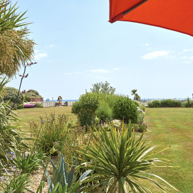 Ferring Beach Houses - kate & tom's Large Holiday Homes