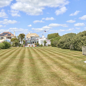 Ferring Beach Houses - kate & tom's Large Holiday Homes