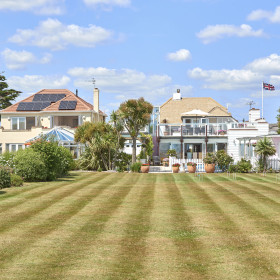 Ferring Beach Houses - kate & tom's Large Holiday Homes