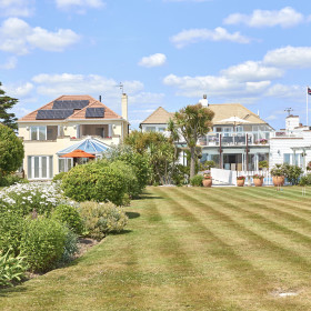 Ferring Beach Houses - kate & tom's Large Holiday Homes