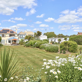 Ferring Beach Houses - kate & tom's Large Holiday Homes