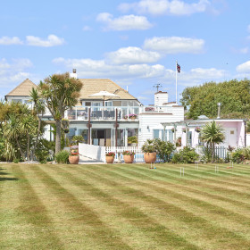 Ferring Beach Houses - kate & tom's Large Holiday Homes