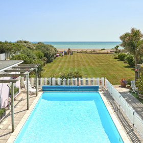  Ferring Beach Houses - kate & tom's Large Holiday Homes