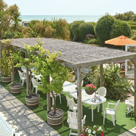 Ferring Beach Houses - kate & tom's Large Holiday Homes