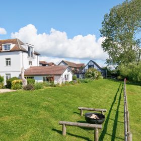 Severn Bank House - kate & tom's Large Holiday Homes