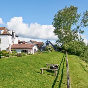 Severn Bank House - kate & tom's Large Holiday Homes