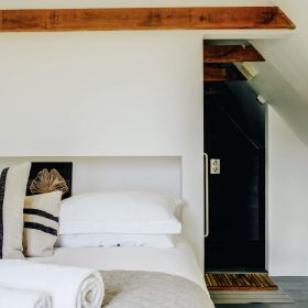 Tawny Barn Bedroom - kate & tom's Large Holiday Homes