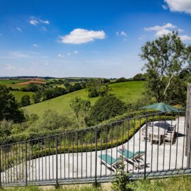 Barcroft Retreat - kate & tom's Large Holiday Homes