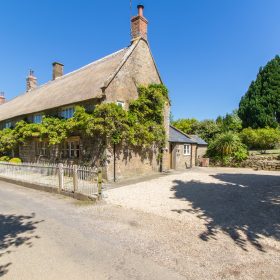 Featherstone Farm - kate & tom's Large Holiday Homes