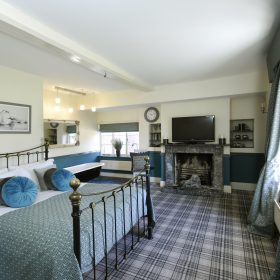 Lea Marston Farmhouse - kate & tom's Large Holiday Homes