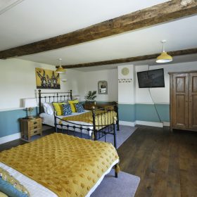 Lea Marston Farmhouse - kate & tom's Large Holiday Homes