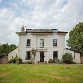 Beachley House - kate & tom's Large Holiday Homes