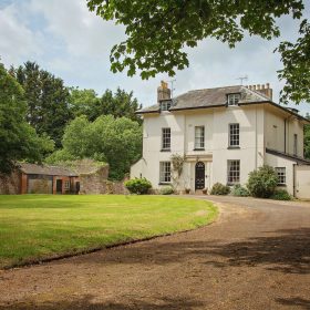 Beachley House - kate & tom's Large Holiday Homes