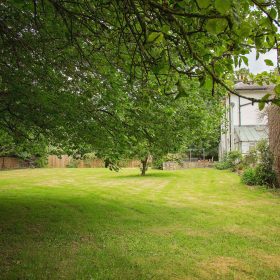 Beachley House - kate & tom's Large Holiday Homes