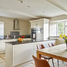 Broadstone Court - kate & tom's Large Holiday Homes