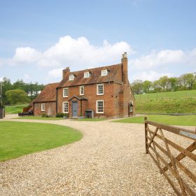 Bucks Farm - kate & tom's Large Holiday Homes