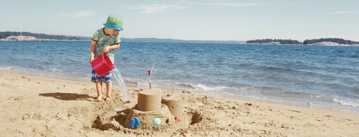 Child Sandcastle - kate & tom's Large Holiday Homes