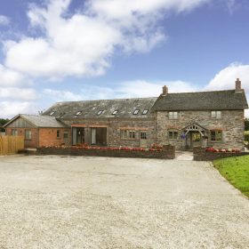 Coed Farm - kate & tom's Large Holiday Homes