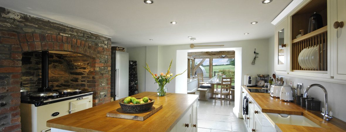 Coed Farm - kate & tom's Large Holiday Homes